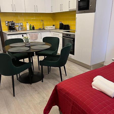 Center Apartman In The Famous Hajos Street Budapest Bagian luar foto