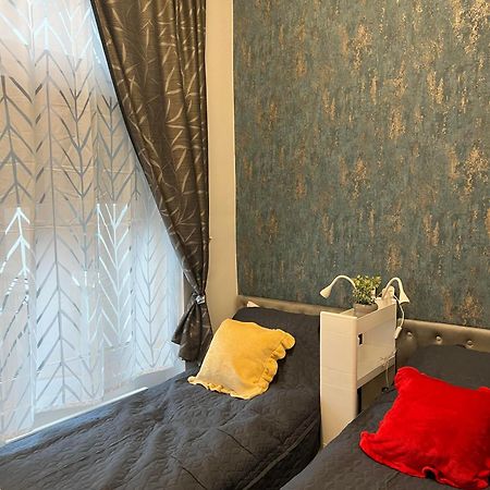 Center Apartman In The Famous Hajos Street Budapest Bagian luar foto