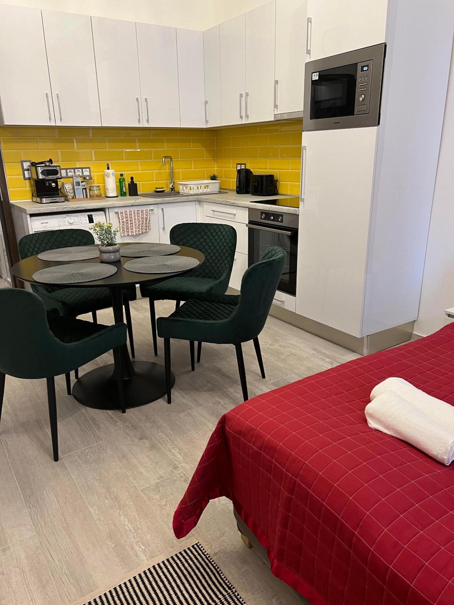 Center Apartman In The Famous Hajos Street Budapest Bagian luar foto